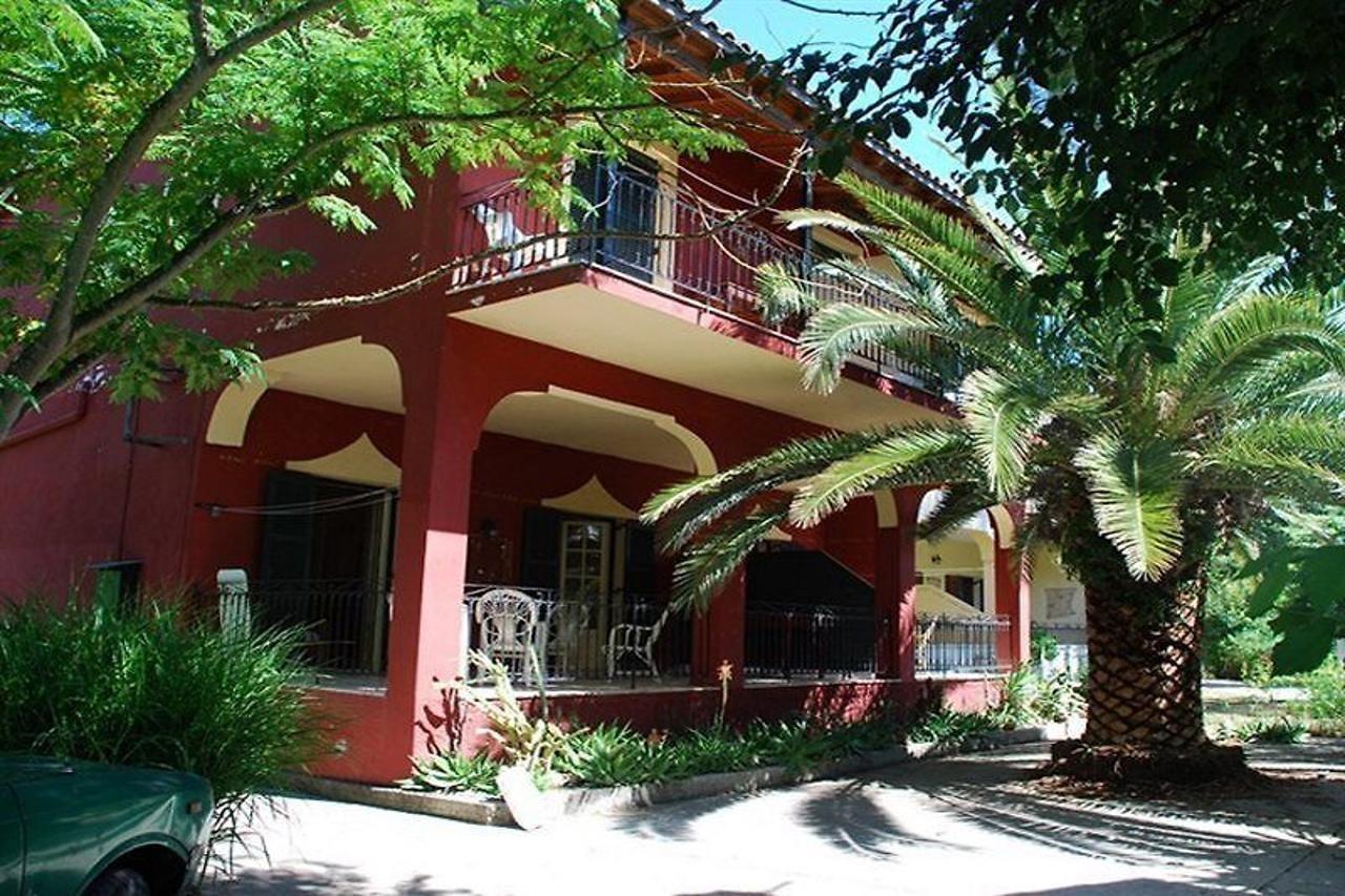דאסיה Teressa Apartments מראה חיצוני תמונה